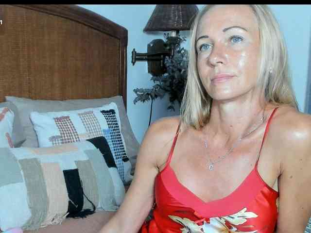 Christine_40 webcam