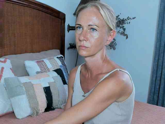 Christine_40 webcam