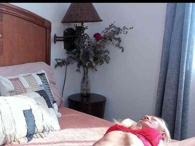 Christine_40 webcam