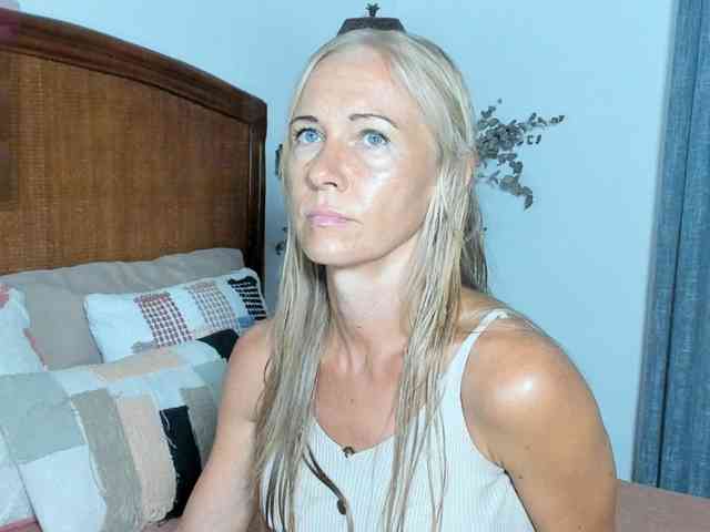 Christine_40 webcam
