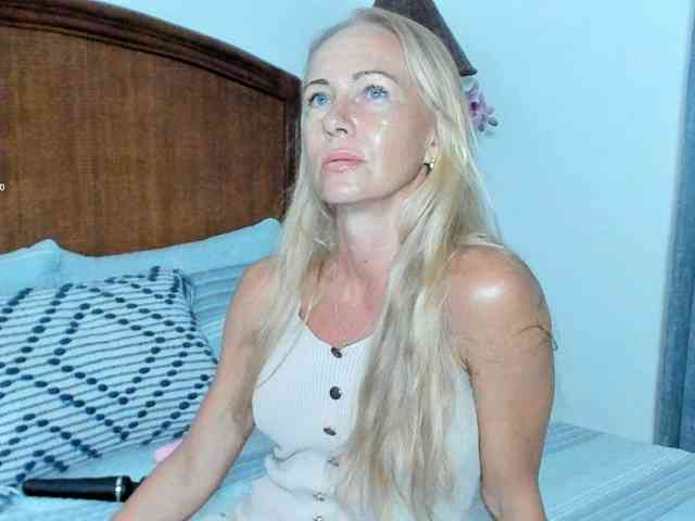 Christine_40 webcam