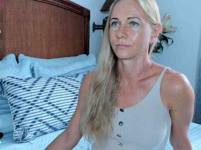 Christine_40 webcam