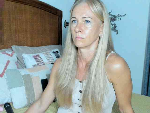 Christine_40 webcam