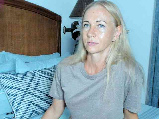 Christine_40 webcam