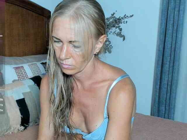 Christine_40 webcam