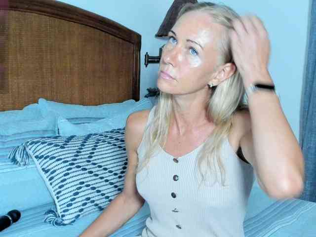 Christine_40 webcam