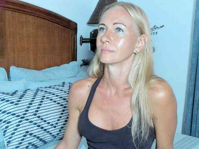 Christine_40 webcam