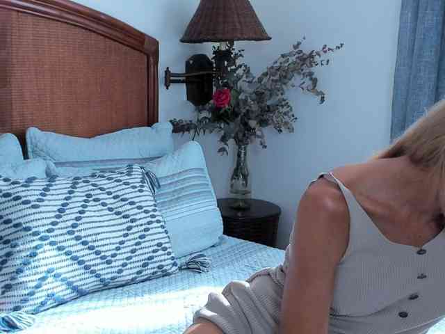 Christine_40 webcam