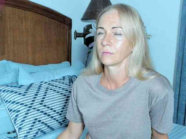 Christine_40 webcam