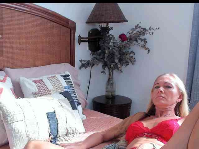 Christine_40 webcam