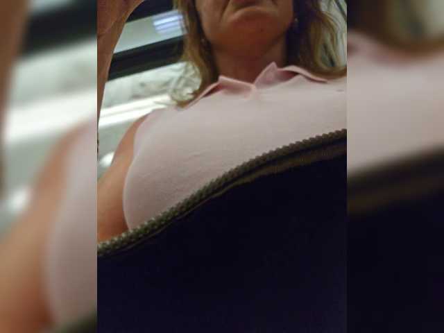 EditaMilf live cam on BongaCams