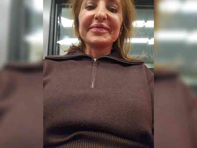 Editamilf's cam show statistics and live stream