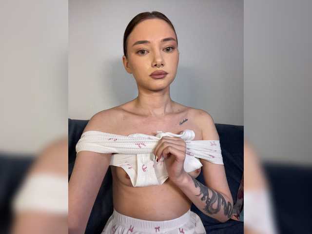 Sweetgirl-11 live cam