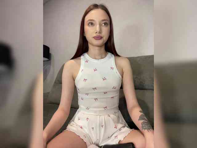 Alice__Foxx webcam