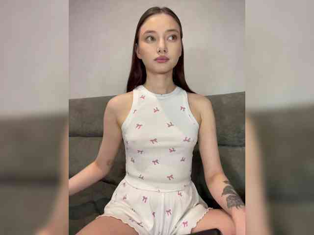 Alice__Foxx webcam
