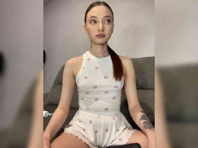 Alice__Foxx webcam