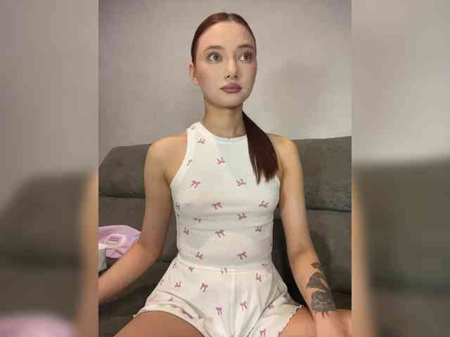 Alice__Foxx webcam