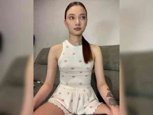 Alice__Foxx webcam