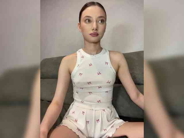 Alice__Foxx webcam