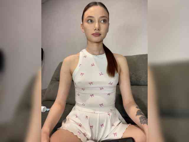 Alice__Foxx webcam