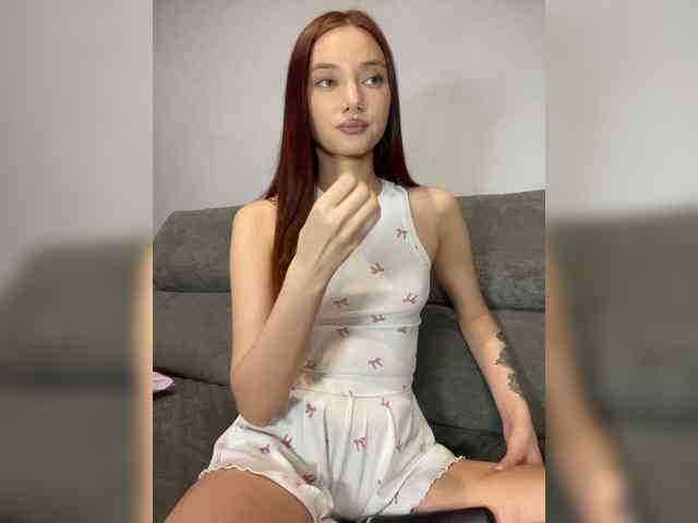 Alice__Foxx webcam