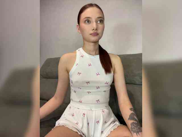 Alice__Foxx webcam