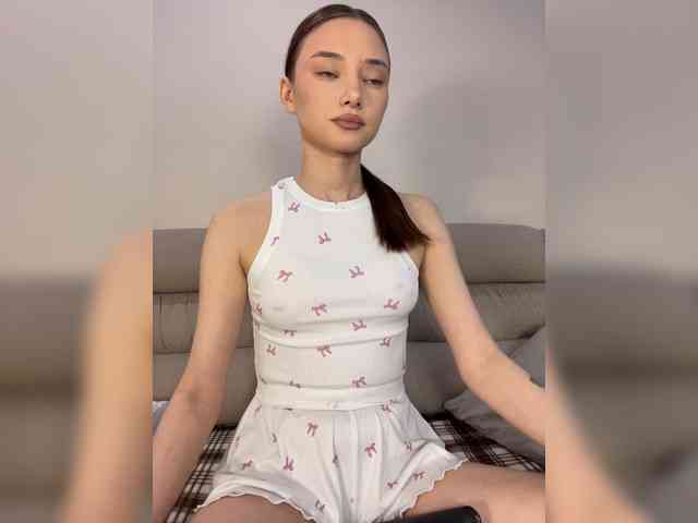 Alice__Foxx webcam