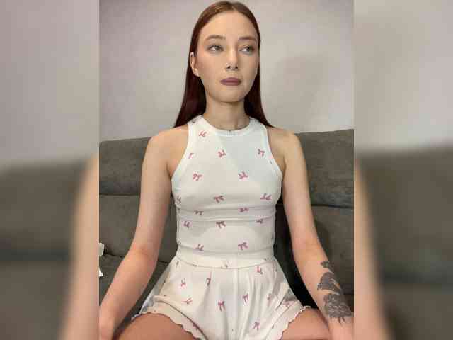 Alice__Foxx webcam