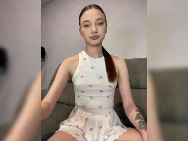 Alice__Foxx webcam