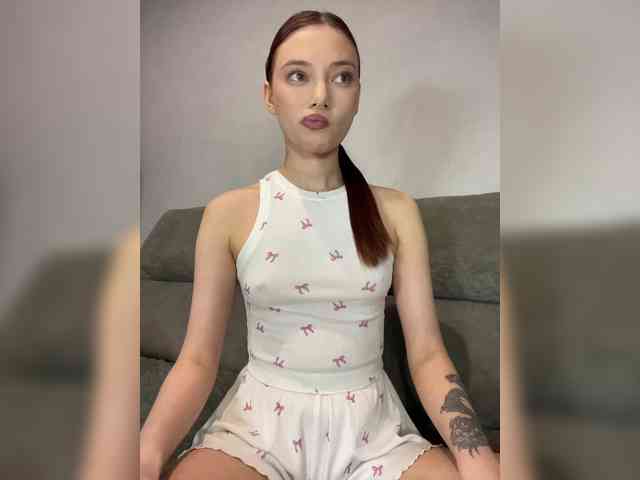 Alice__Foxx webcam