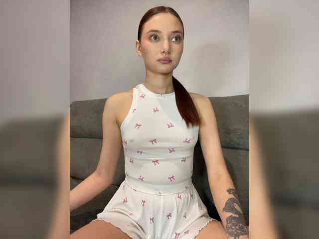 Alice__Foxx webcam