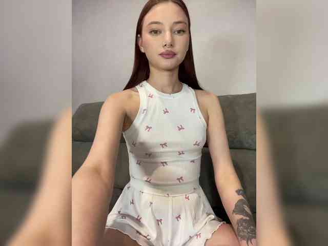 Alice__Foxx webcam