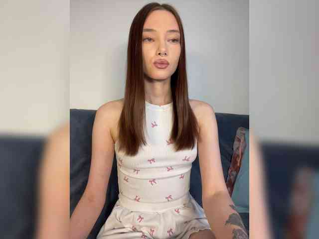 Alice__Foxx webcam