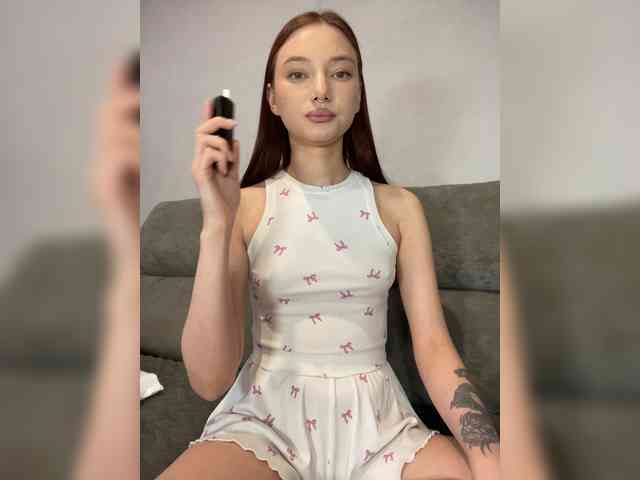 Alice__Foxx webcam