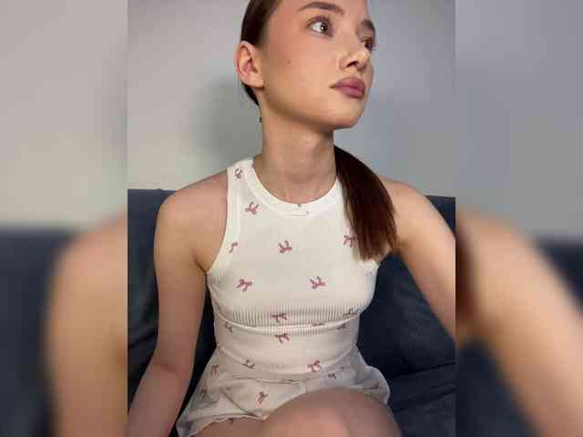 Alice__Foxx webcam