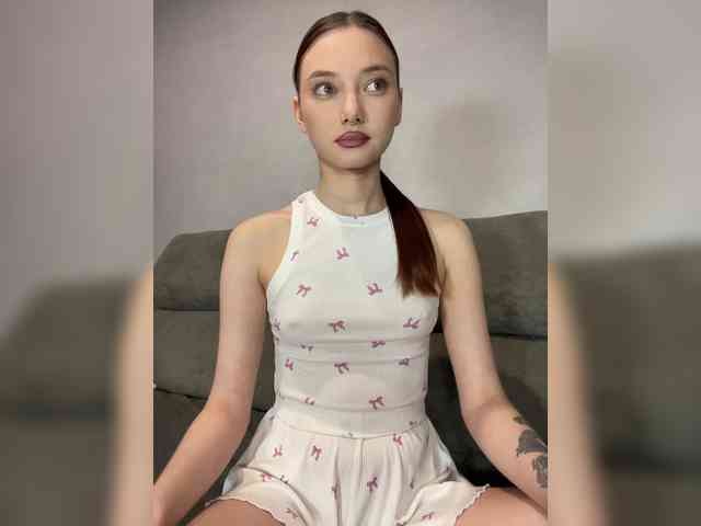 Alice__Foxx webcam