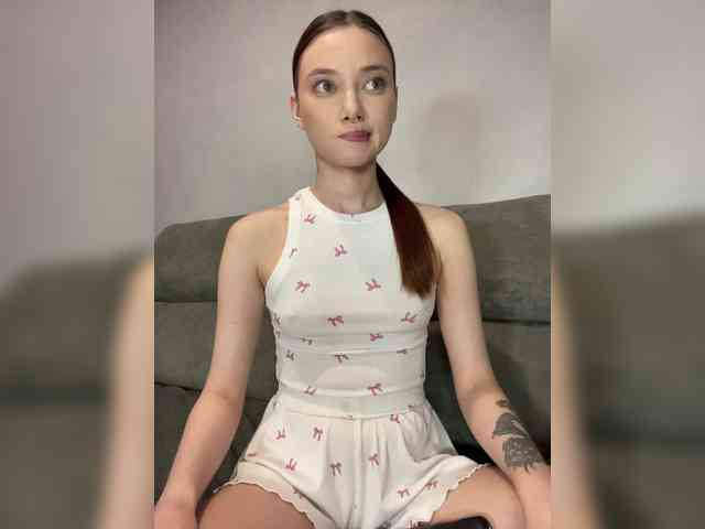Alice__Foxx webcam