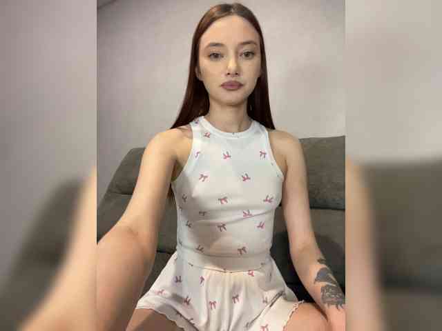 Alice__Foxx webcam