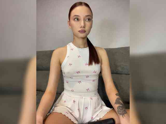 Alice__Foxx webcam