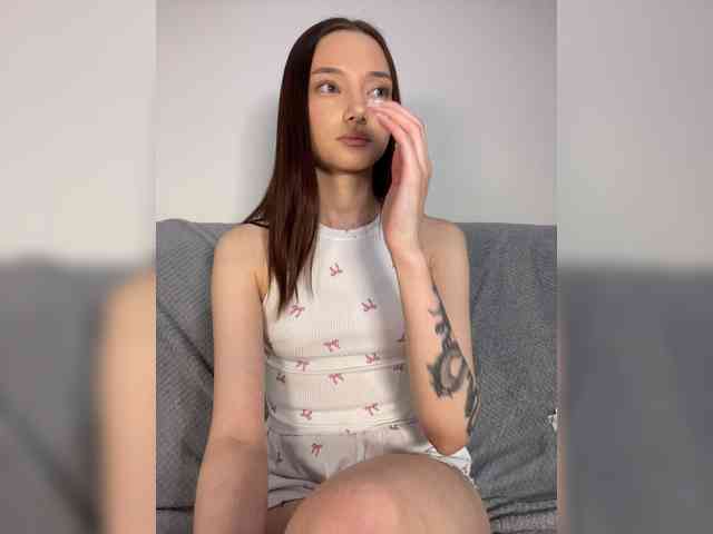 Alice__Foxx webcam