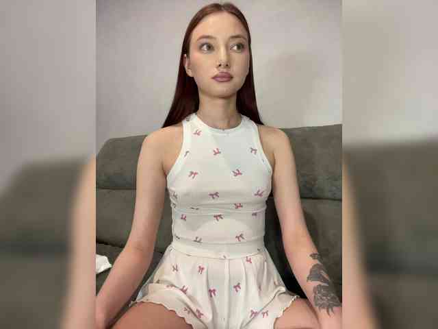 Alice__Foxx webcam