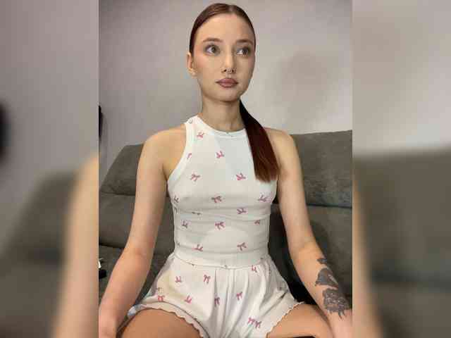 Alice__Foxx webcam