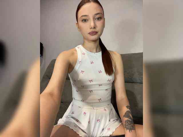 Alice__Foxx webcam