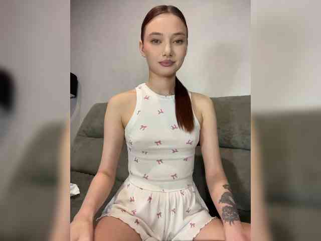Alice__Foxx webcam