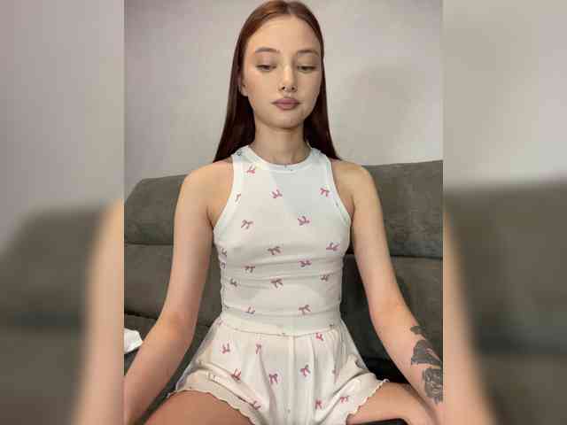 Alice__Foxx webcam