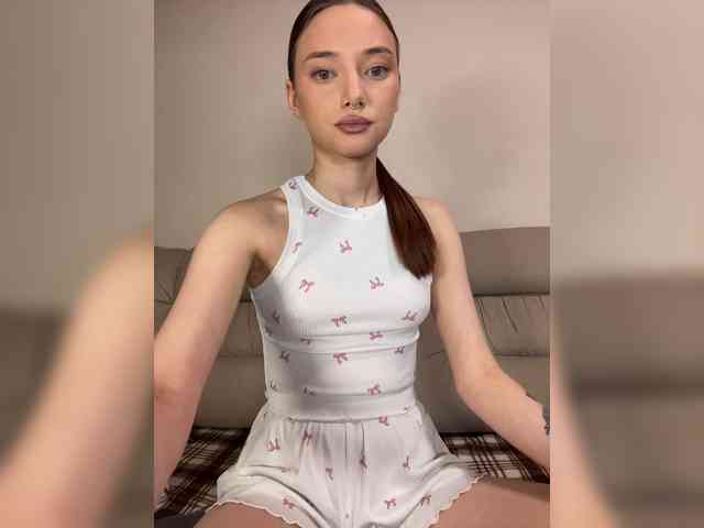 Alice__Foxx webcam