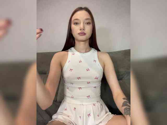 Alice__Foxx webcam