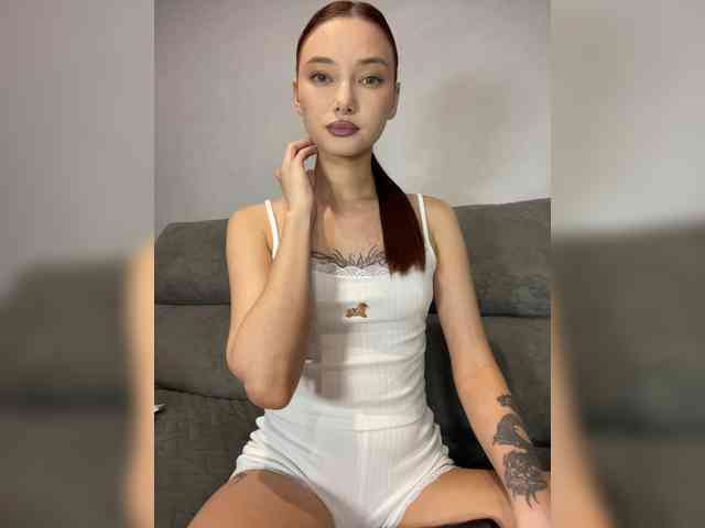 Alice__Foxx webcam