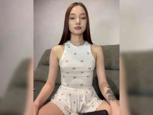 Alice__Foxx webcam