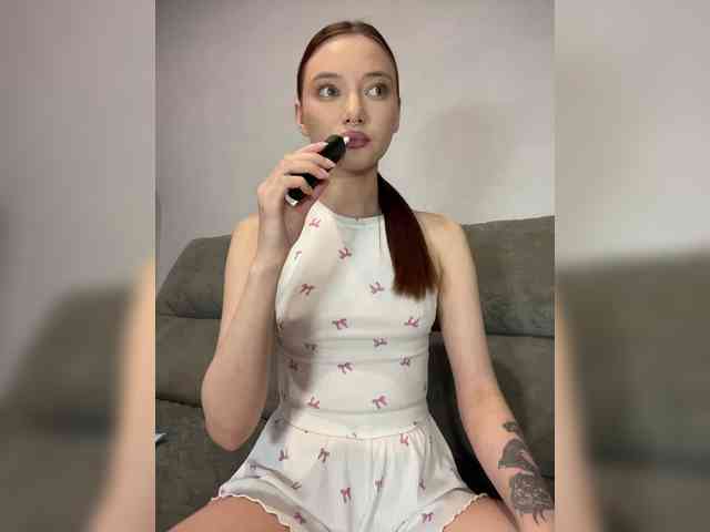 Alice__Foxx webcam